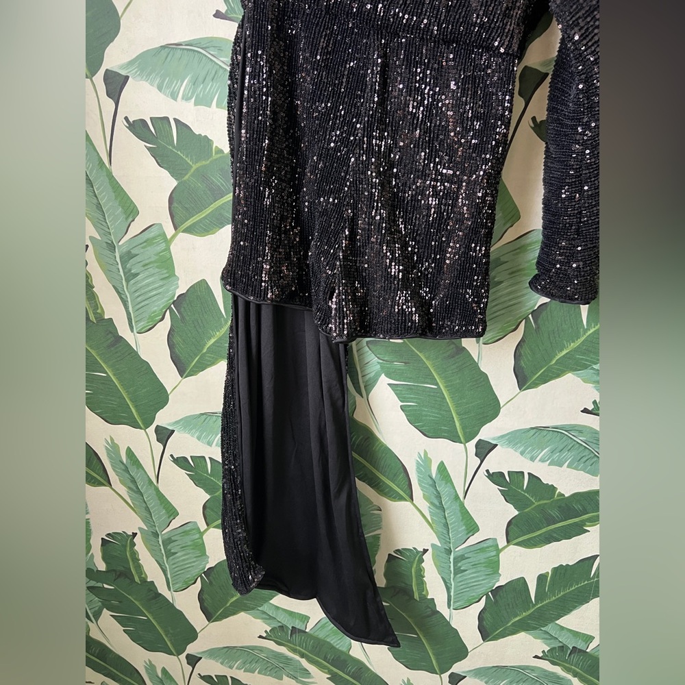 Pretty Little Thing Black Sequin Drape Detail One Sleeve Playsuit Romper 6 NWT - Picture 8 of 9